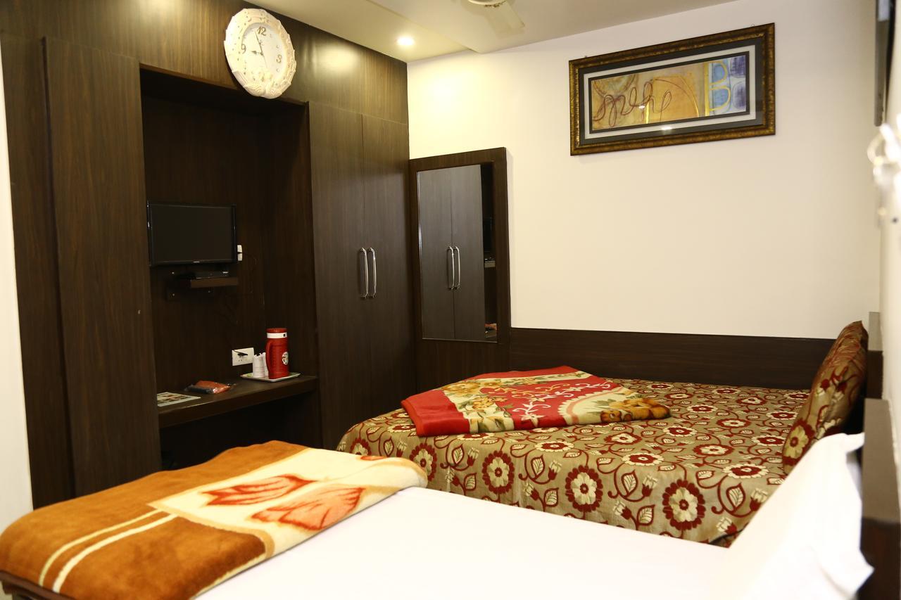 Hotel Abhinandan Inn Jaipur Buitenkant foto